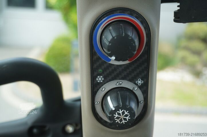 Tractor agricol Case IH Luxxum 100 Agricultural tractor / 2800 M