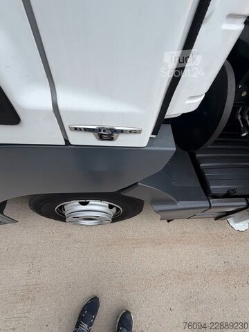 Treveis tippebil MERCEDES-BENZ Atego 818 Kipper KRAN 14m SEILWINDE FUNK AHK