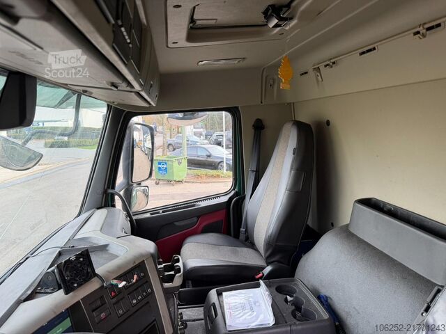 Kuffert Volvo FM 330 6x2 CLOSED BOX / KOFFER 9m10 - LIFT + ST...