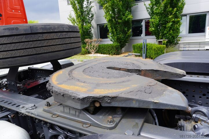 Standard tractor unit Mercedes-Benz Actros 1833 tractor unit / 260 tho. km