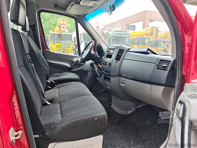 Lifting platform Mercedes-Benz Sprinter 311 CDI CMC TB200