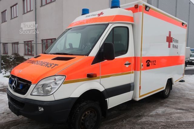 Camion de pompiers MERCEDES-BENZ Nr.A28 Sprinter 516 CDI 4X4 RTW 1.Hand / SHZ