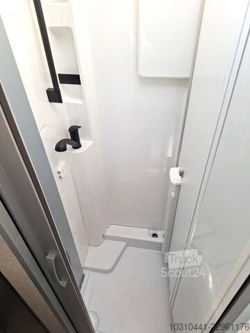 Półzintegrowany kamper Hymer MLT570 Xperience
