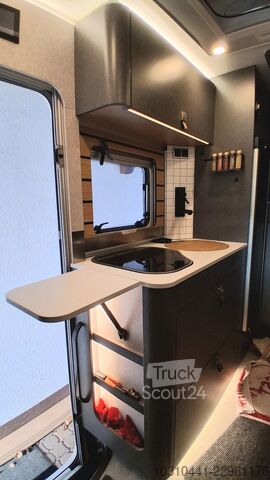 Półzintegrowany kamper Hymer MLT570 Xperience