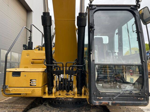 Vikšrinis ekskavatorius Caterpillar 320FL