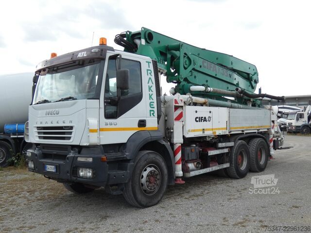 Beton pompası kamyonu Iveco TRAKKER 380