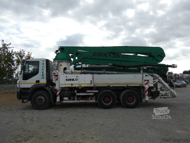 Beton pompası kamyonu Iveco TRAKKER 380