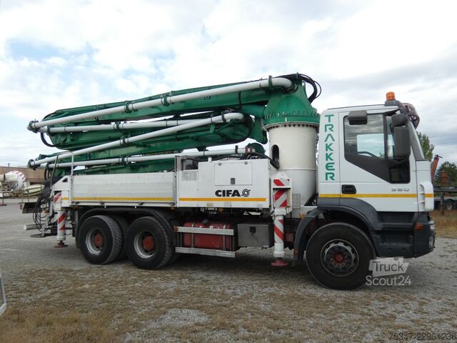 Beton pompası kamyonu Iveco TRAKKER 380
