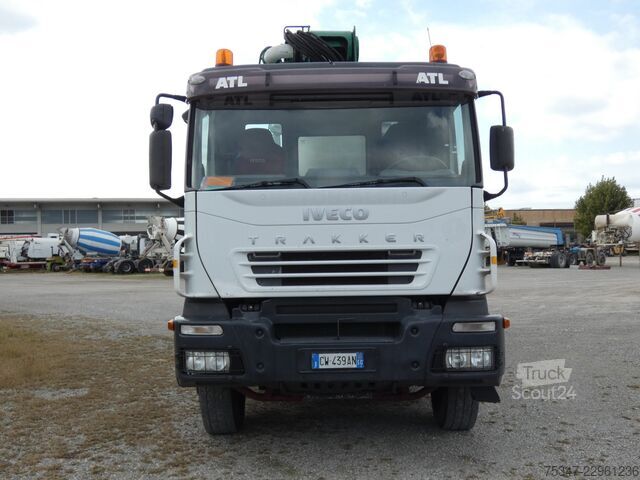 Beton pompası kamyonu Iveco TRAKKER 380