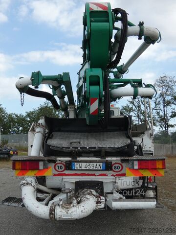 Beton pompası kamyonu Iveco TRAKKER 380