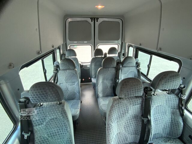 Transportul de călători Ford Transit