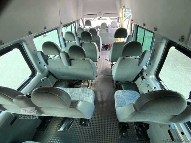 Transportul de călători Ford Transit