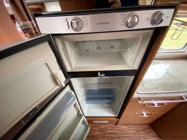 Autorulotă semi-integrată HYMER/ERIBA T 614 SL - Festbett - Klima -  -