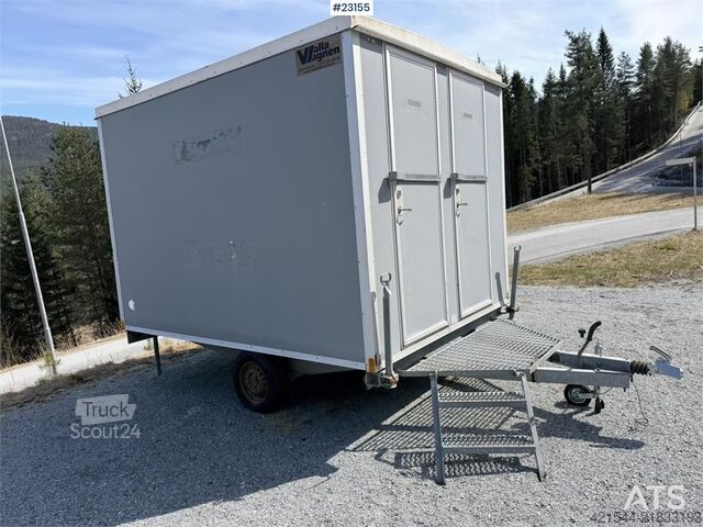 Работна барака Valla с тоалетна и хладилник Valla Mannskapsbrakke with a toilet and refrigerator