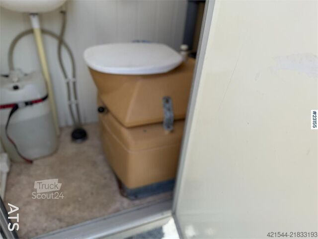 Работна барака Valla с тоалетна и хладилник Valla Mannskapsbrakke with a toilet and refrigerator