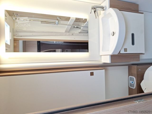 Ημιενσωματωμένο αυτοκινούμενο τροχόσπιτο BÜRSTNER Lyseo TD 690 G