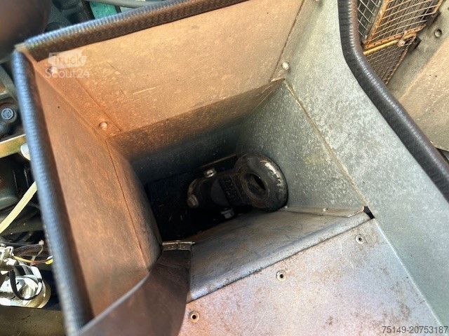 Autotrailer CompAir Compair DLT0206, Kompressor