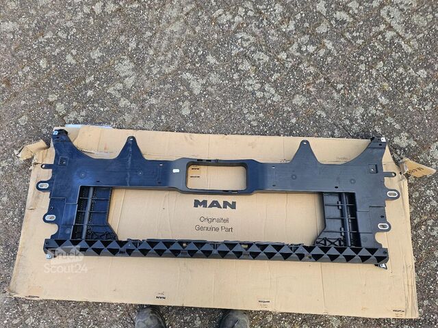 MAN TGM - Suport central bară de protecție - 81.41610-5742 MAN TGM - Bumpersteun midden - 81.41610-5742