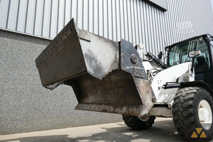 Ratinis krautuvas Caterpillar 906M