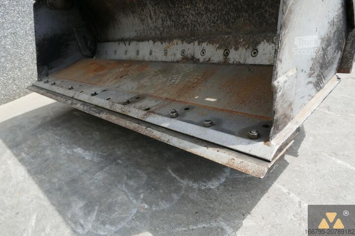 Ratinis krautuvas Caterpillar 906M