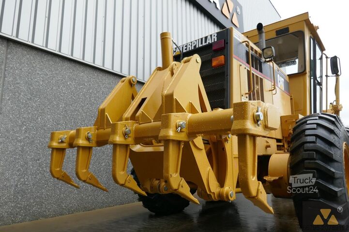 Greideris Caterpillar 140H Ex-army
