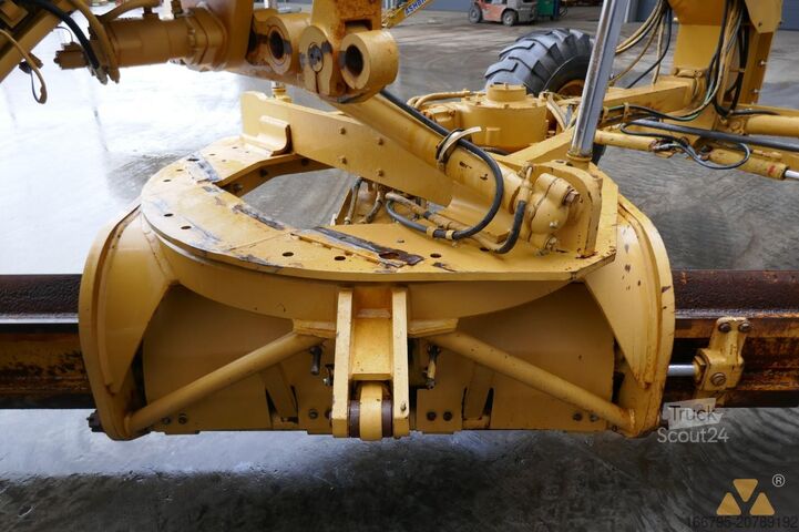Greideris Caterpillar 140H Ex-army