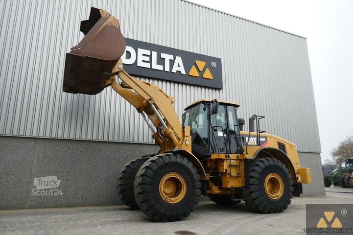 Kolesni nakladalnik Caterpillar 966H