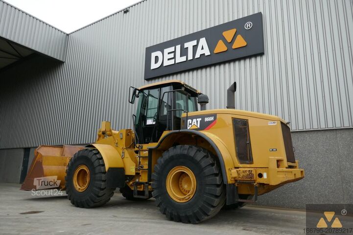 Kolesni nakladalnik Caterpillar 966H