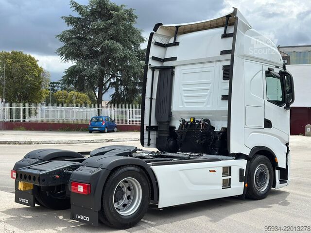 стандартен влекач Iveco S-WAY 500