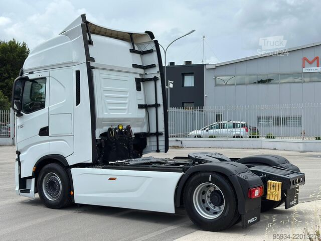 стандартен влекач Iveco S-WAY 500