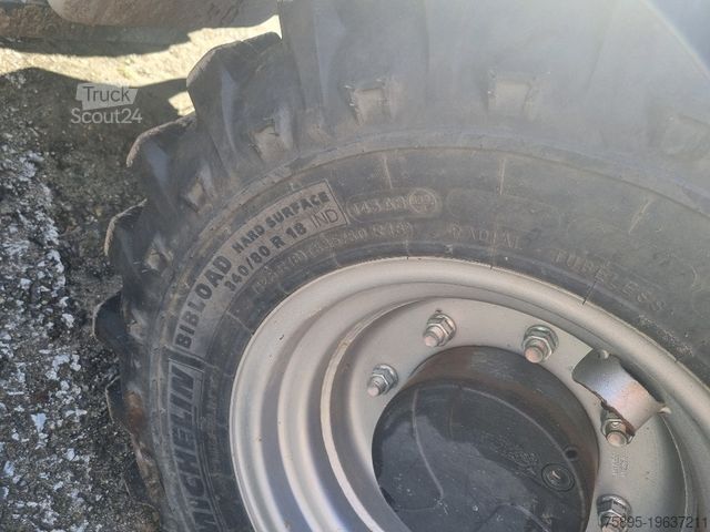 Încărcător pe roți KRAMER 8095