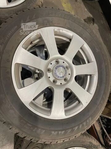 Wheels with tire set Bridgestone *Mercedes velgen 17 inch met Bridgestone banden...