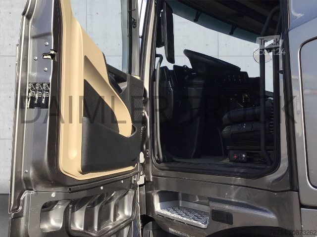 Standardní tahač Mercedes-Benz Actros 1853 LS GigaSpace Retarder