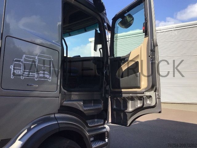 Standardní tahač Mercedes-Benz Actros 1853 LS GigaSpace Retarder