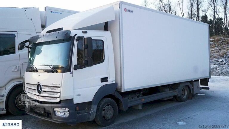 Kufr Mercedes-Benz Atego 818 box truck.