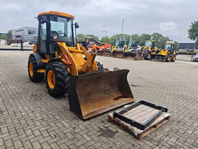 Chargeuse JCB 409 Bucket + Forks!