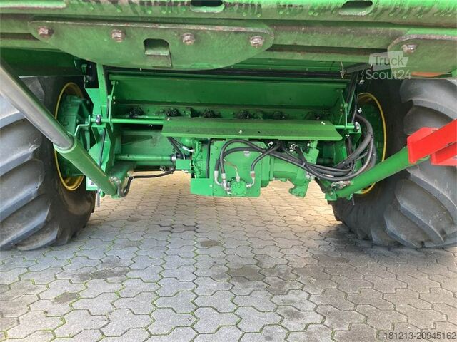 Skördetröska JOHN DEERE T 670 Allrad
