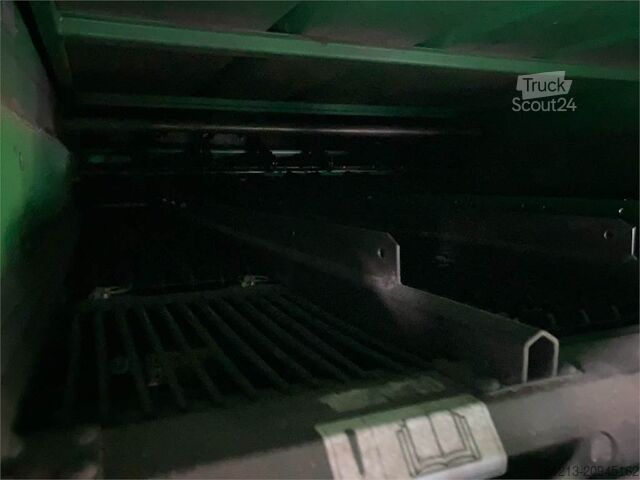 Skördetröska JOHN DEERE T 670 Allrad