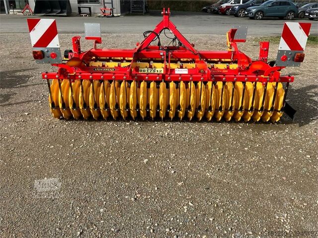 Cultivator de câmp Väderstad Carrier 300