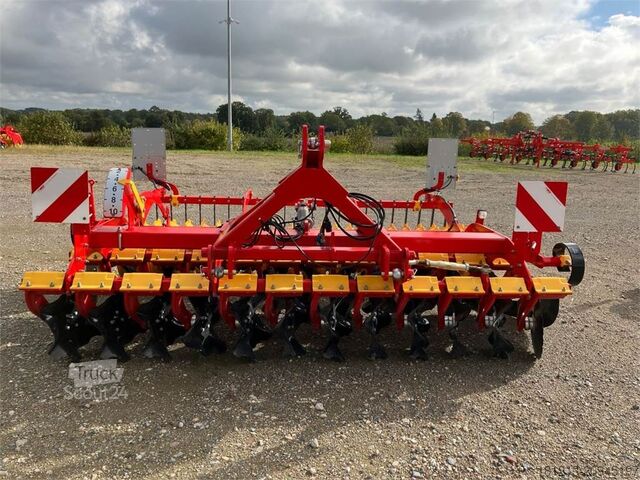 Cultivator de câmp Väderstad Carrier 300