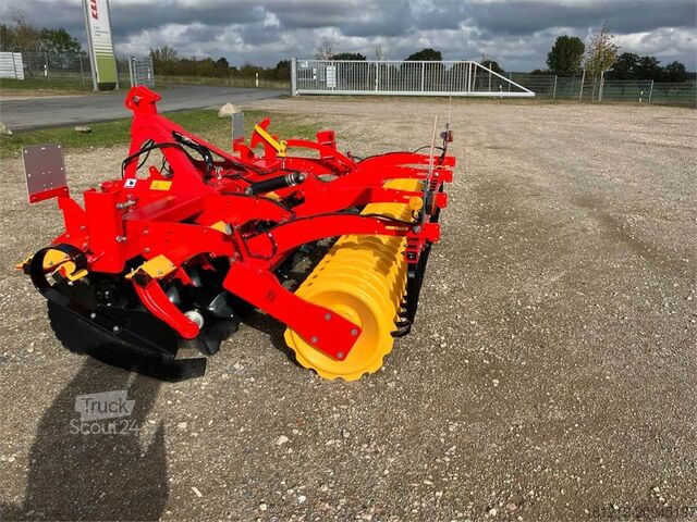 Cultivator de câmp Väderstad Carrier 300