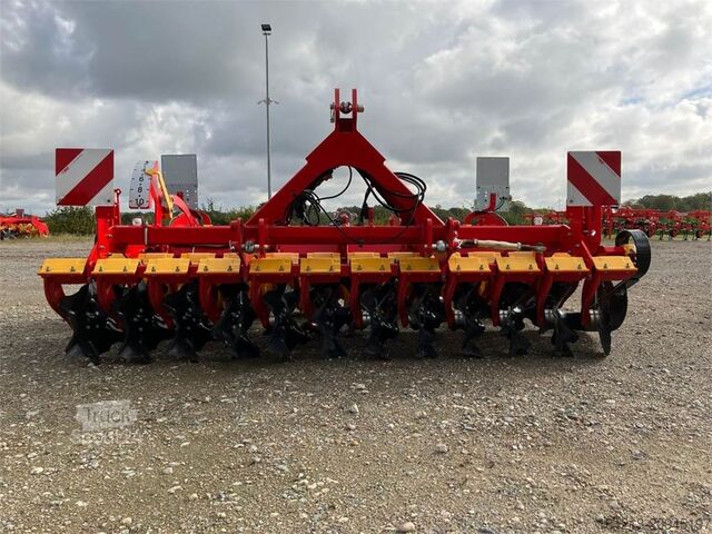 Cultivator de câmp Väderstad Carrier 300