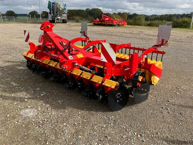 Cultivator de câmp Väderstad Carrier 300