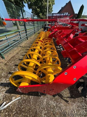 Cultivator de câmp Väderstad Cultus 425