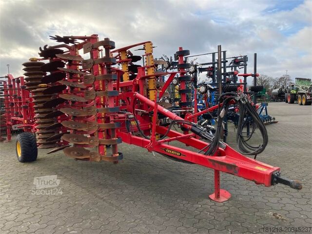 Cultivator de câmp Väderstad Carrier 425XL