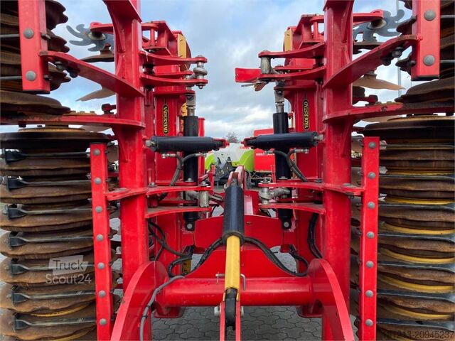 Cultivator de câmp Väderstad Carrier 425XL