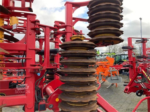 Cultivator de câmp Väderstad Carrier 425XL