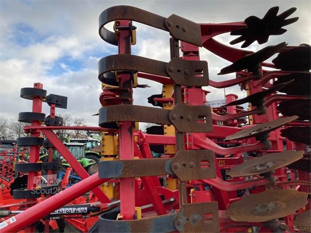 Cultivator de câmp Väderstad Carrier 425XL