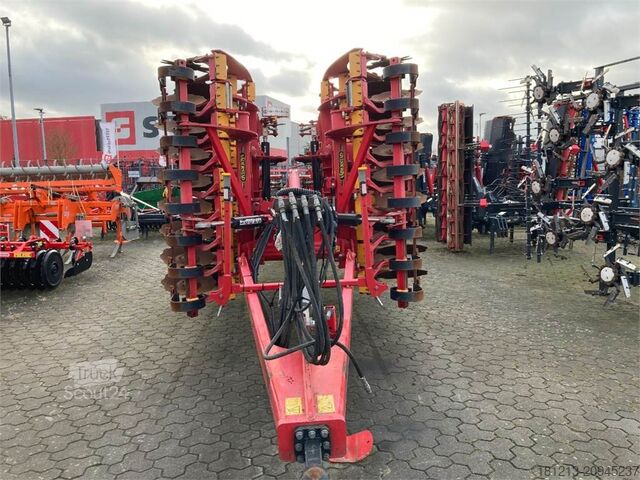 Cultivator de câmp Väderstad Carrier 425XL