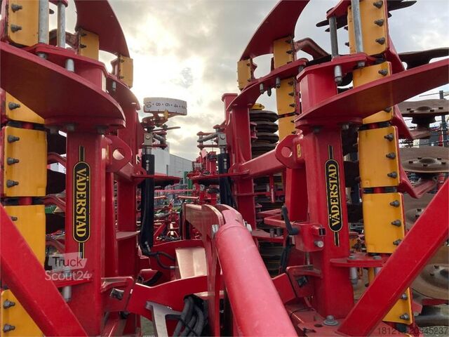 Cultivator de câmp Väderstad Carrier 425XL